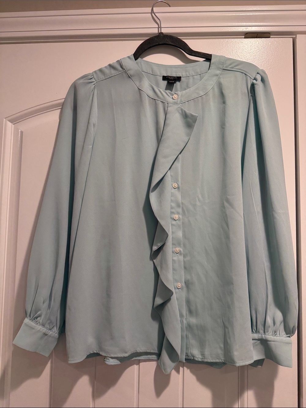 Ann Taylor Light green Ruffle Front Long-Sleeve Blouse - size Medium Petite